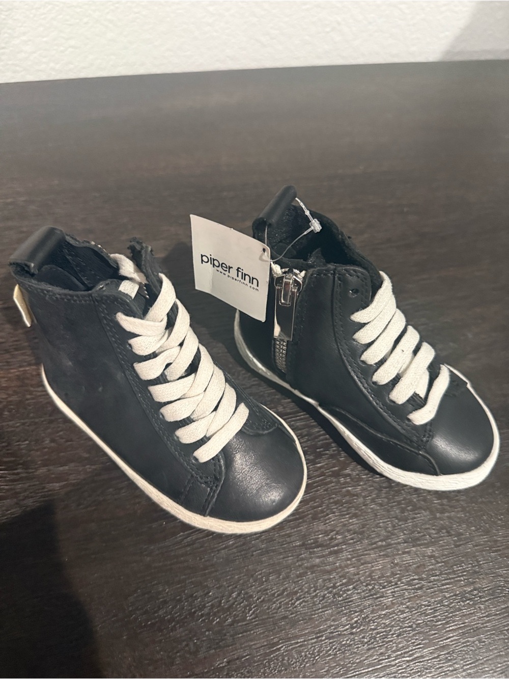 Black piper Finn High-Top toddler Sneakers with White Laces size 4 T